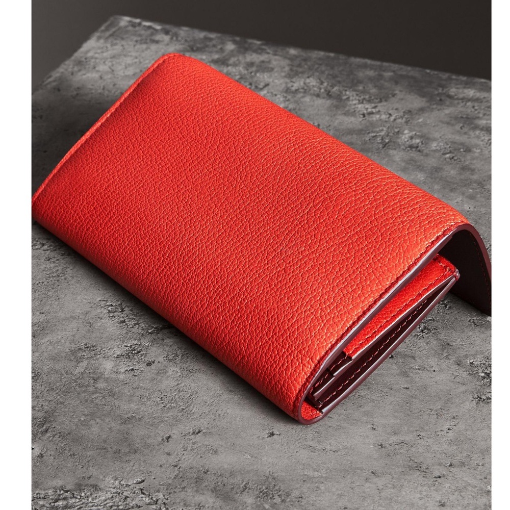 Burberry Red Leather Wallet with Silver Tone D-Ring - Picture 4 of 11